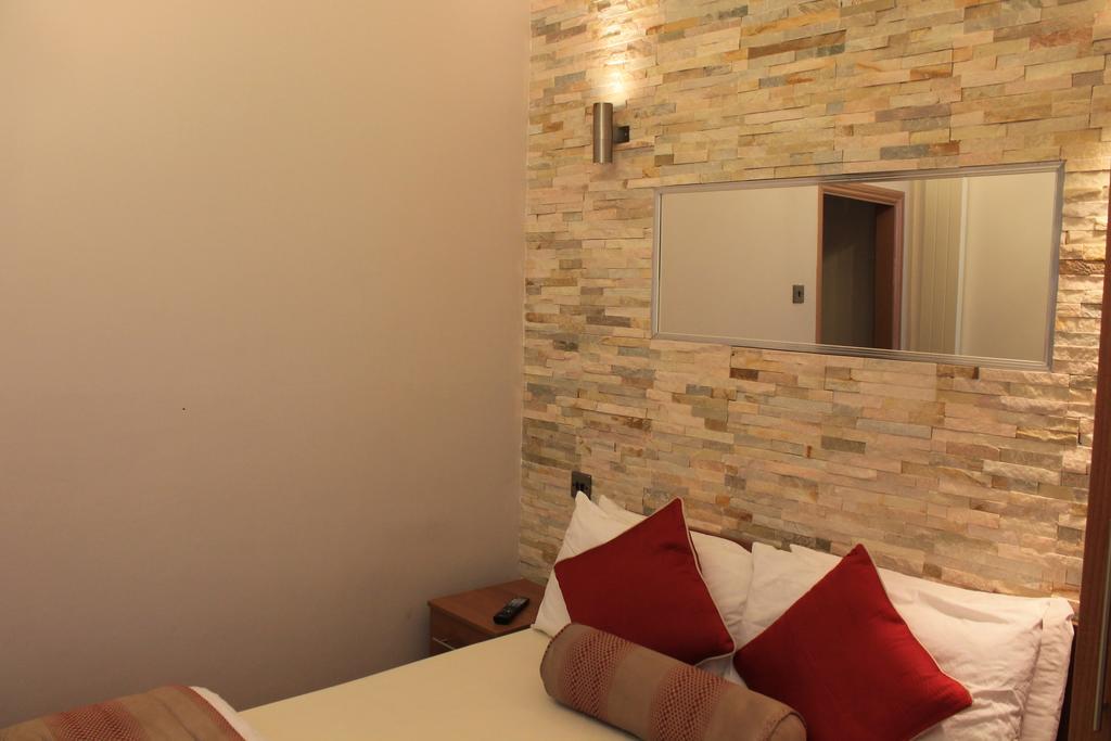 Skylark Guest House Хаунслоу Номер фото