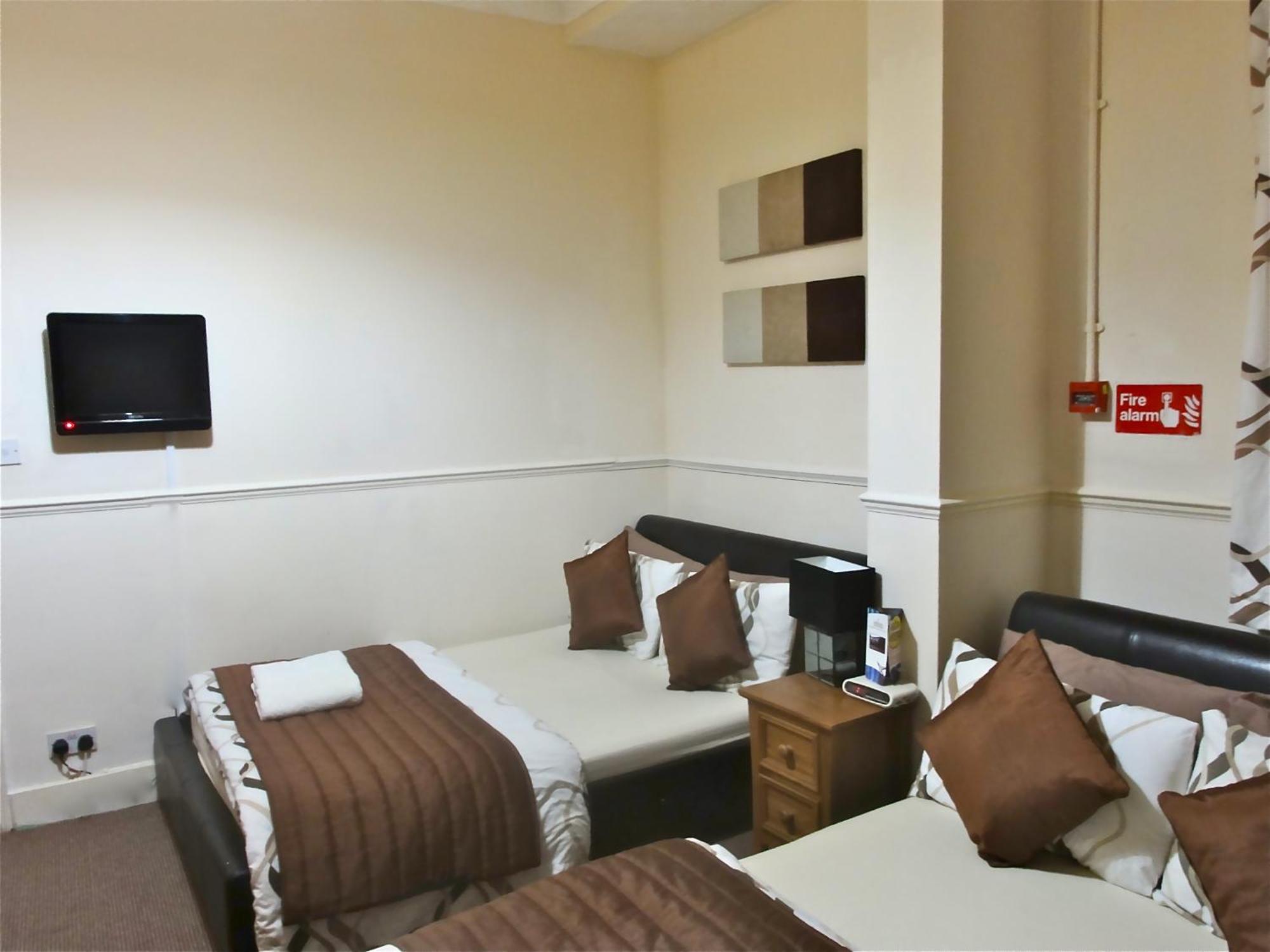 Skylark Guest House Хаунслоу Экстерьер фото