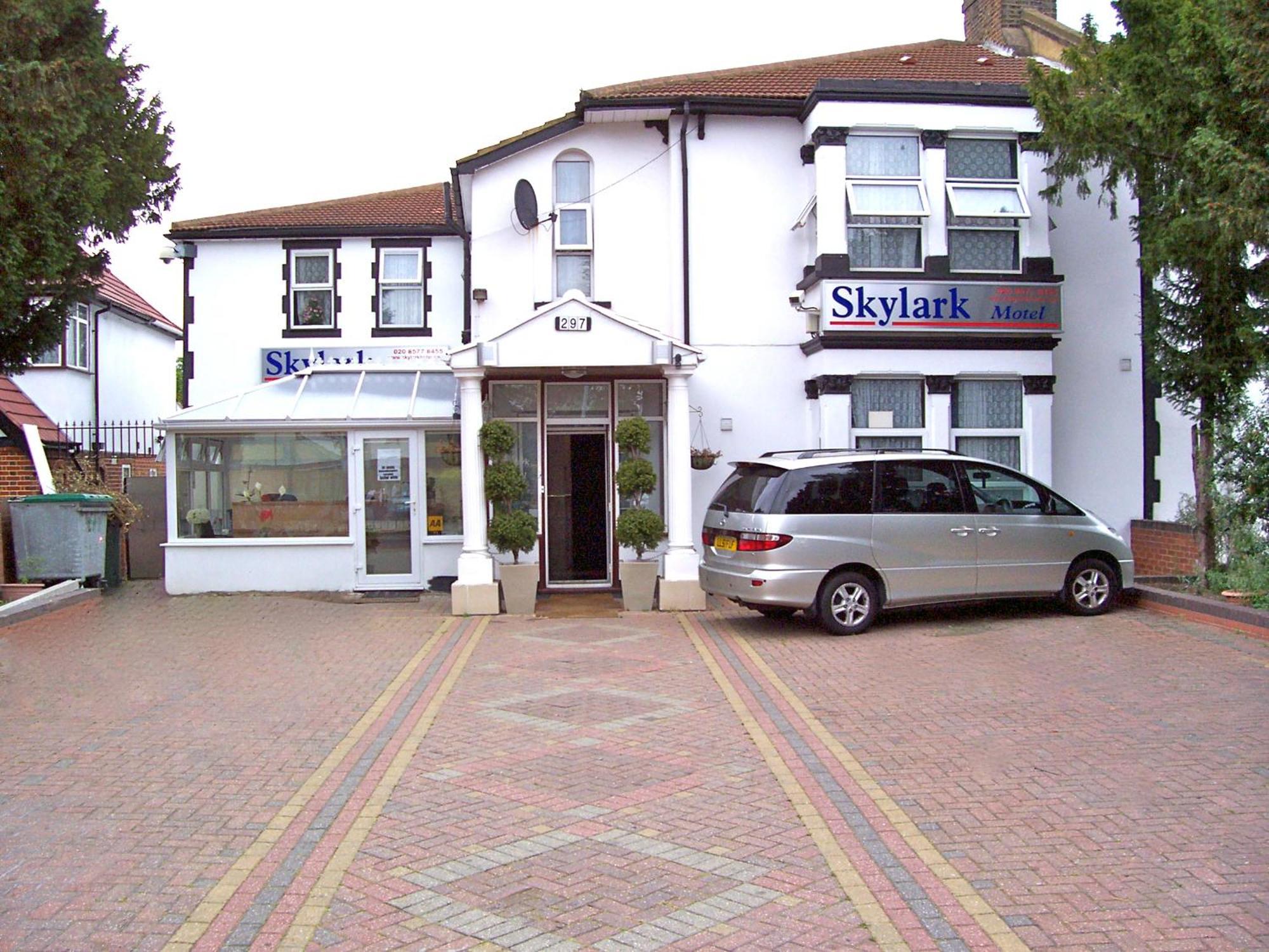 Skylark Guest House Хаунслоу Экстерьер фото