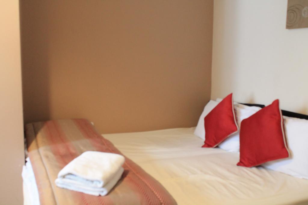 Skylark Guest House Хаунслоу Номер фото